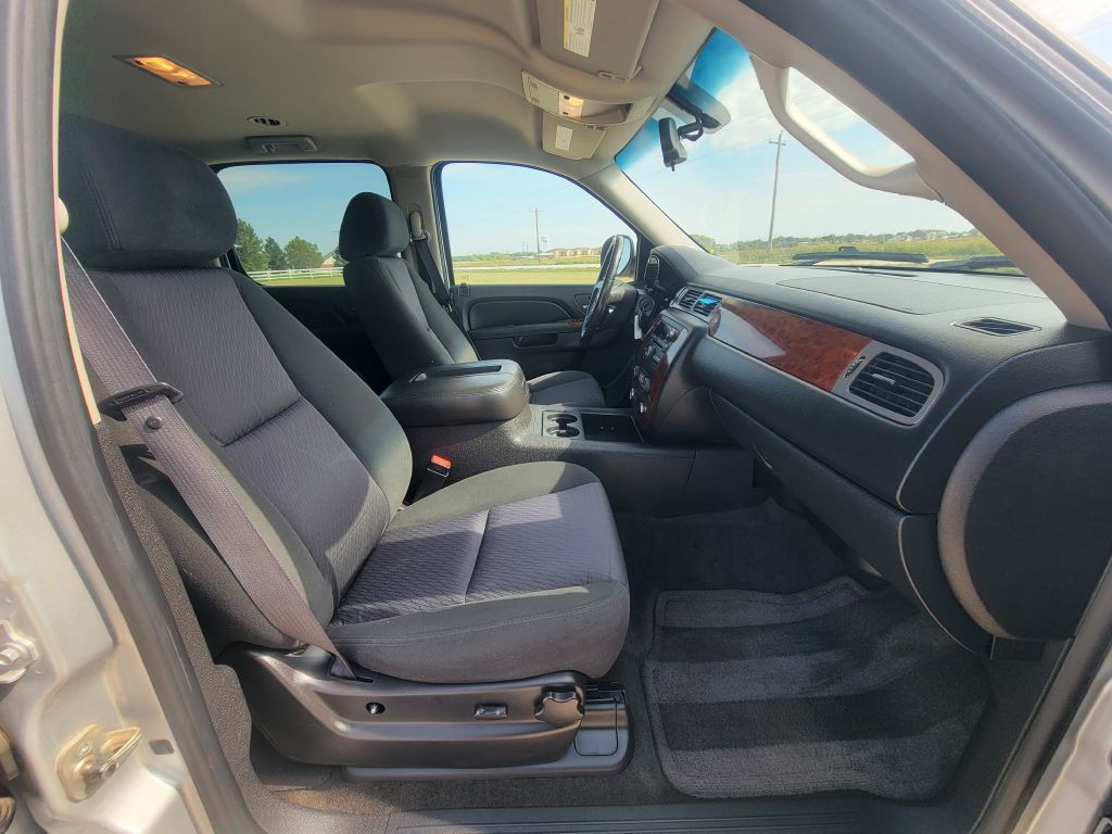 2011 Chevrolet Suburban Image 15