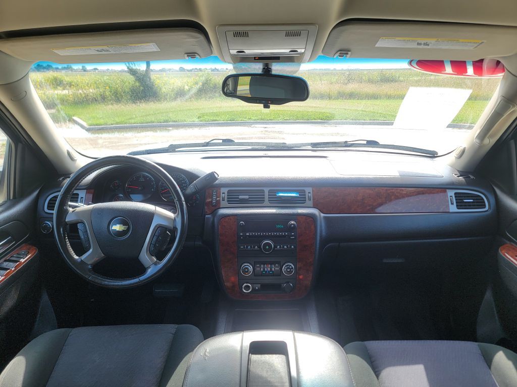 2011 Chevrolet Suburban Image 18