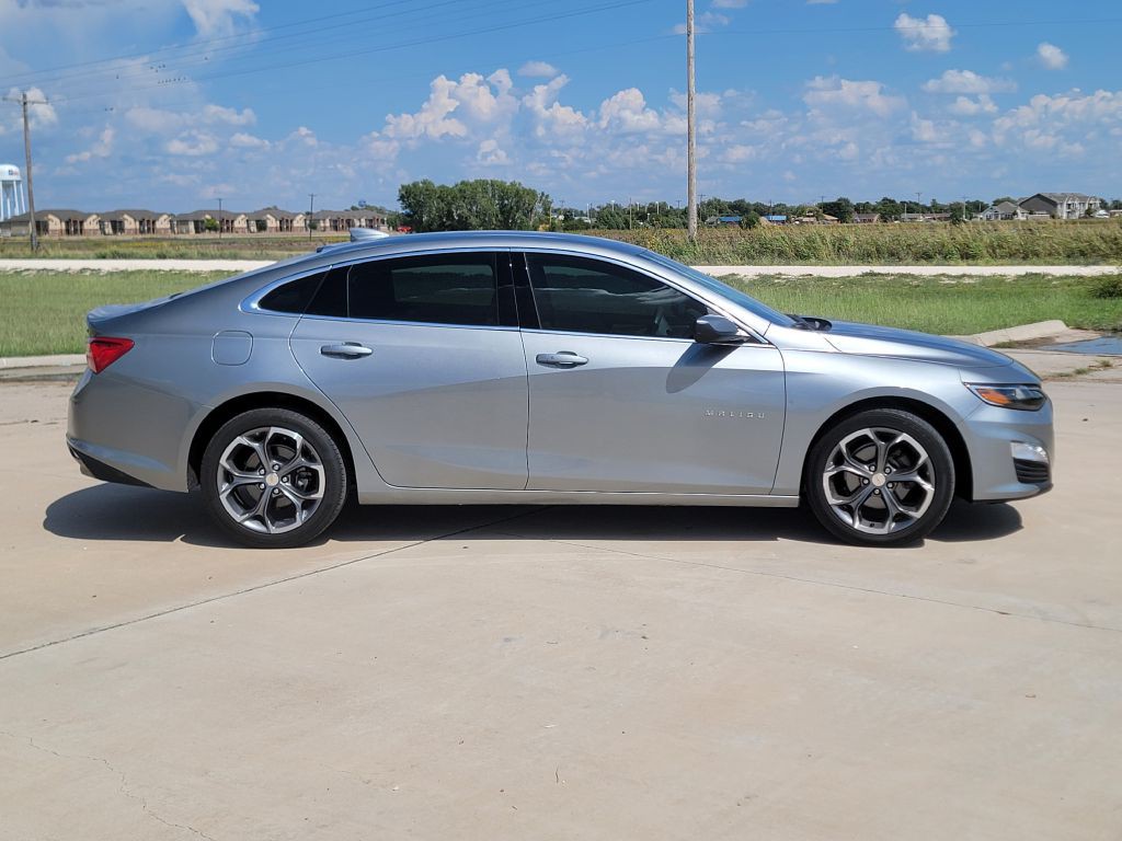 2023 Chevrolet Malibu Image 3