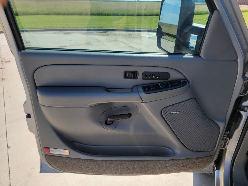2004 Chevrolet Silverado 1500 Image 8