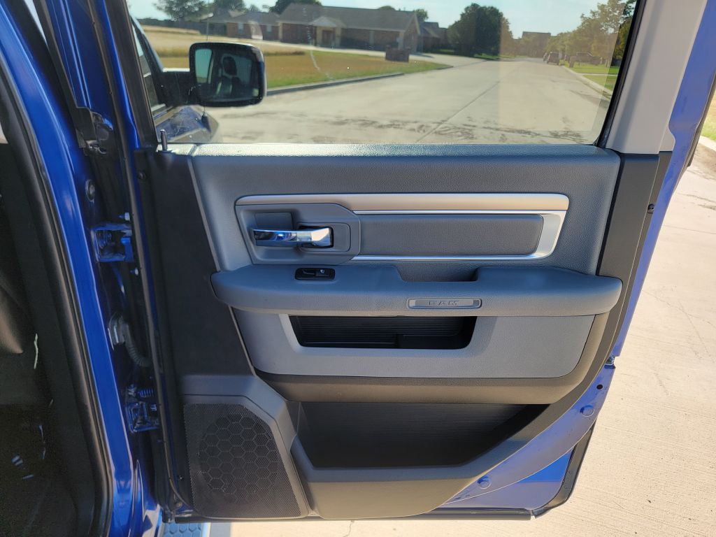 2017 RAM 1500 Image 12
