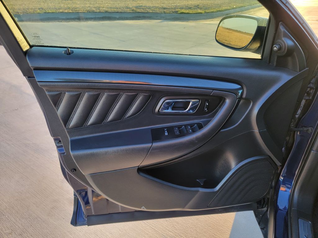 2011 Ford Taurus Image 8