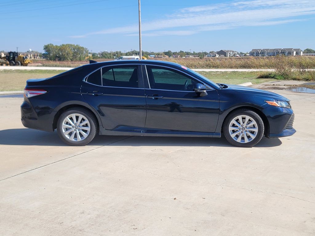 2019 Toyota Camry Image 3