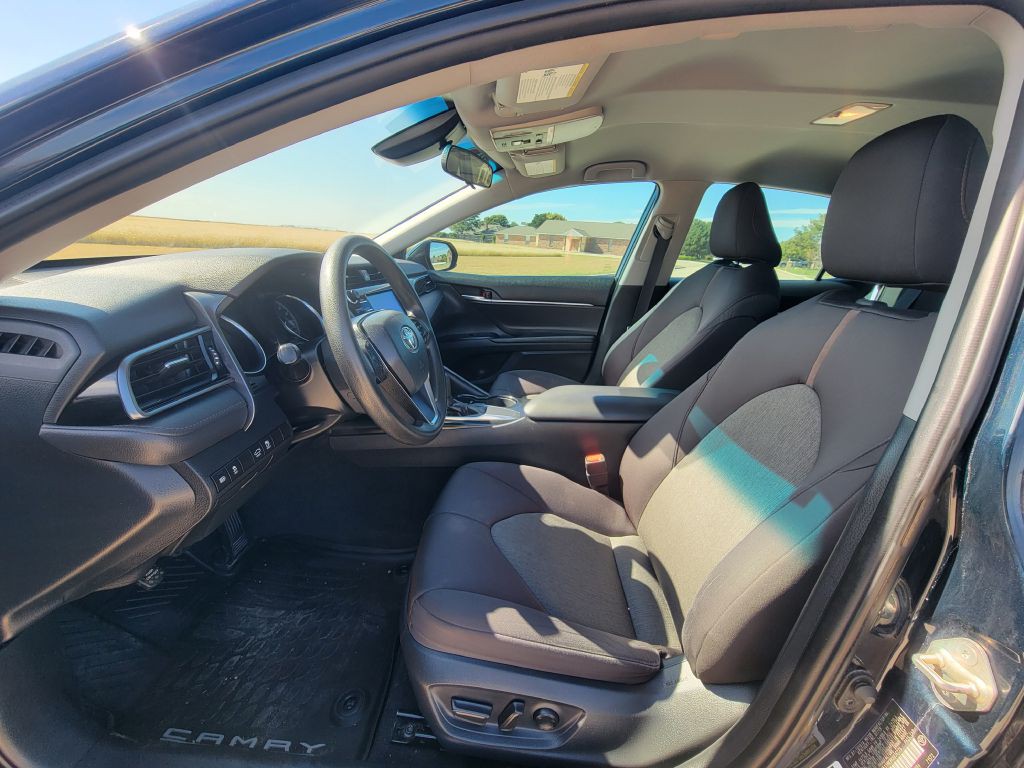 2019 Toyota Camry Image 7