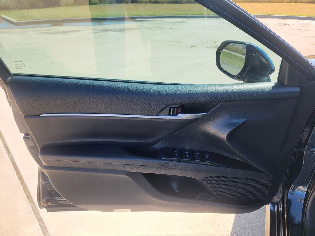 2019 Toyota Camry Image 8