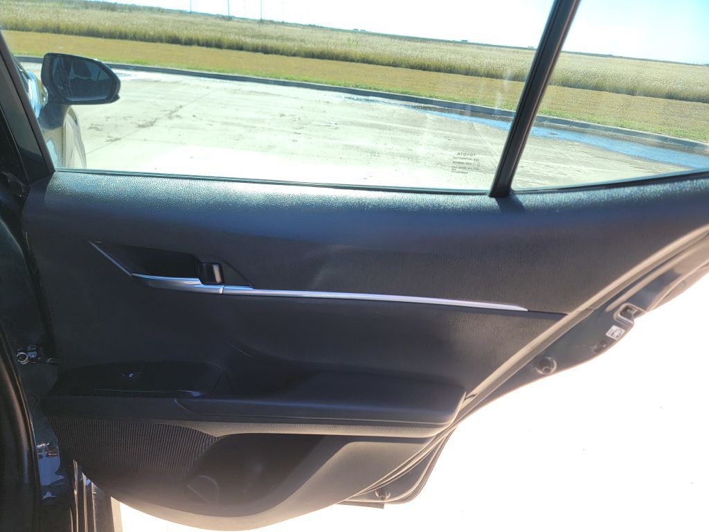 2019 Toyota Camry Image 12