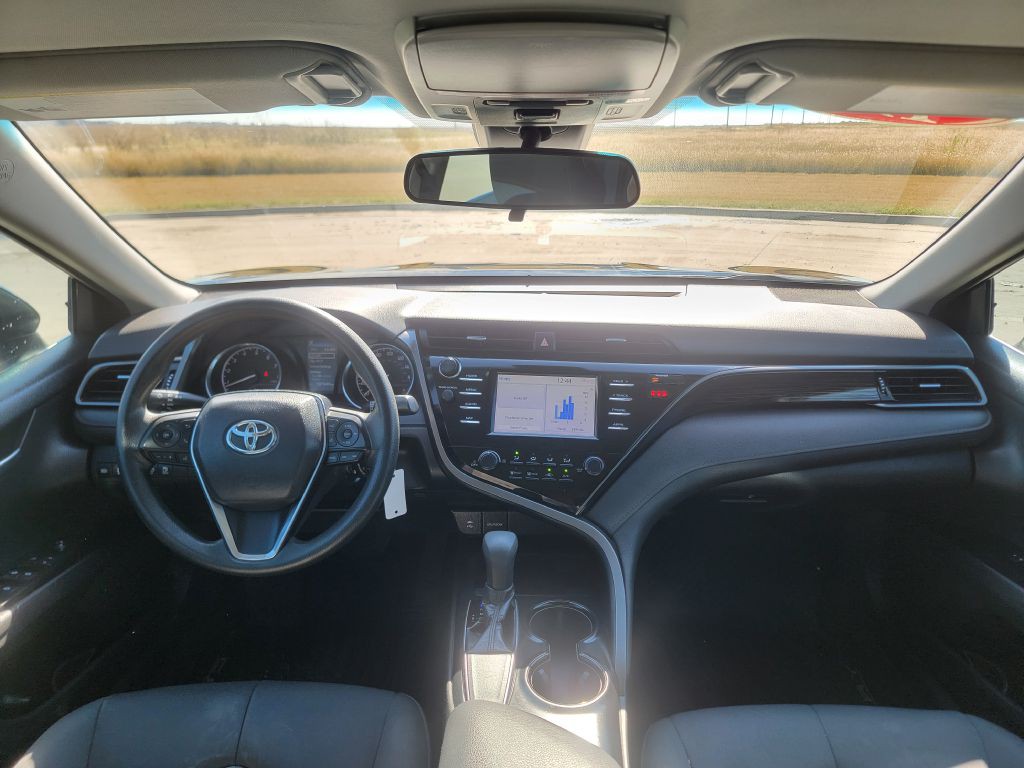2019 Toyota Camry Image 16