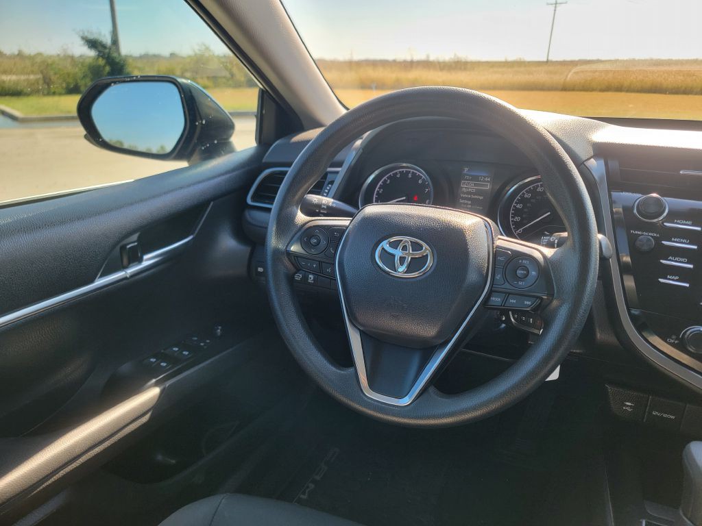 2019 Toyota Camry Image 17