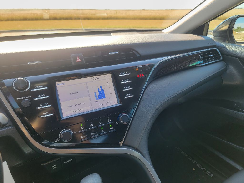 2019 Toyota Camry Image 19