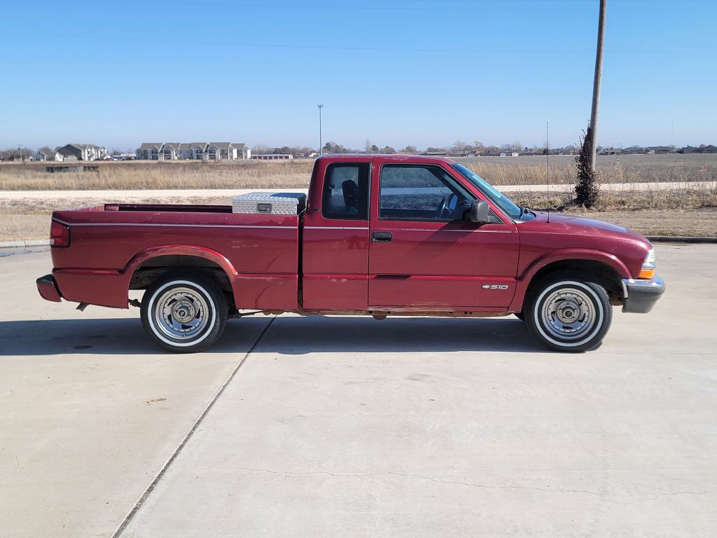 1998 Chevrolet S10 Image 3