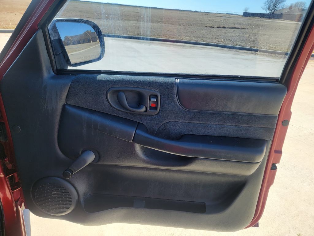 1998 Chevrolet S10 Image 10