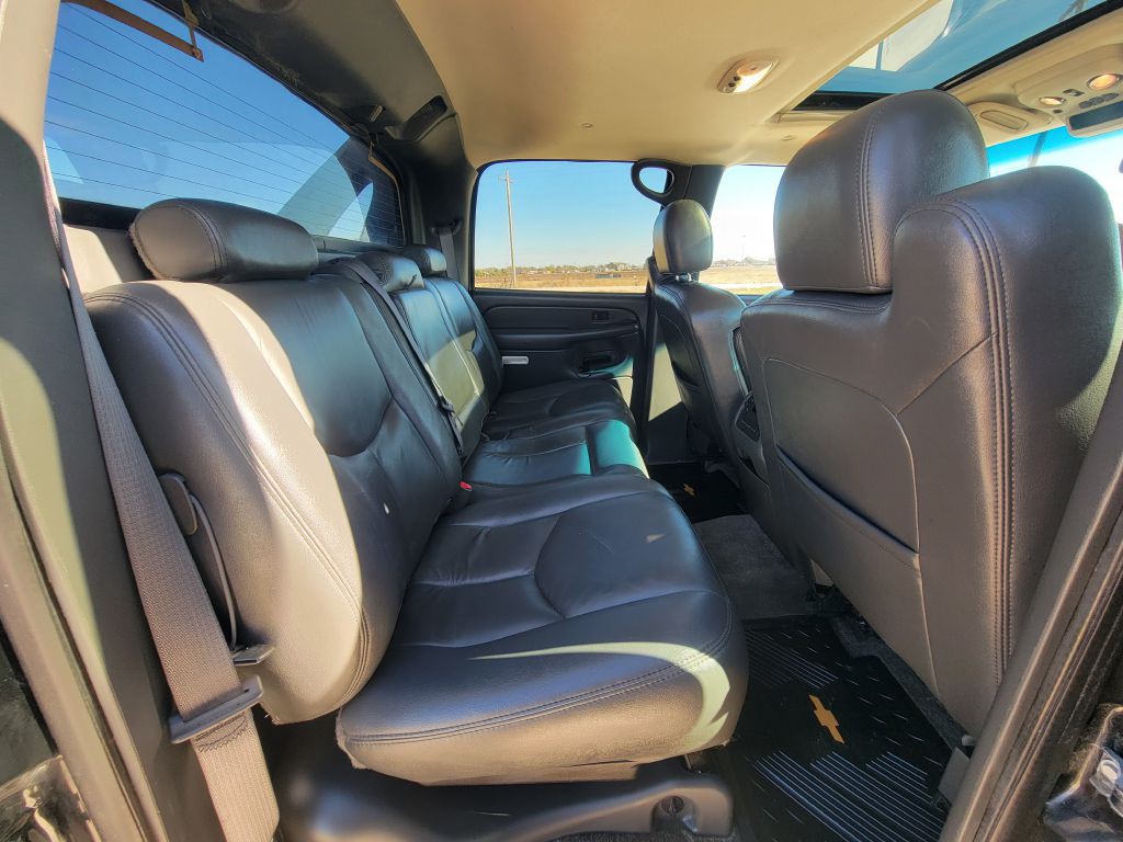 2003 Chevrolet Avalanche Image 11