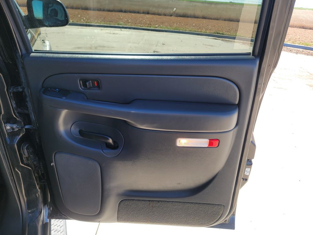 2003 Chevrolet Avalanche Image 12