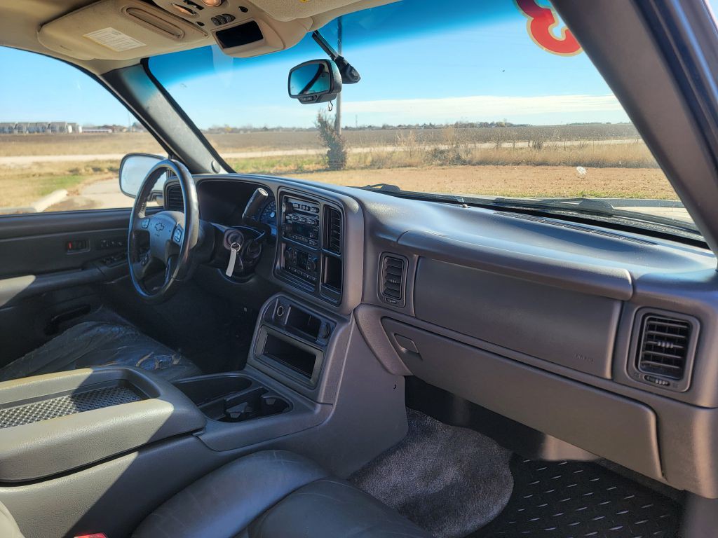 2003 Chevrolet Avalanche Image 15