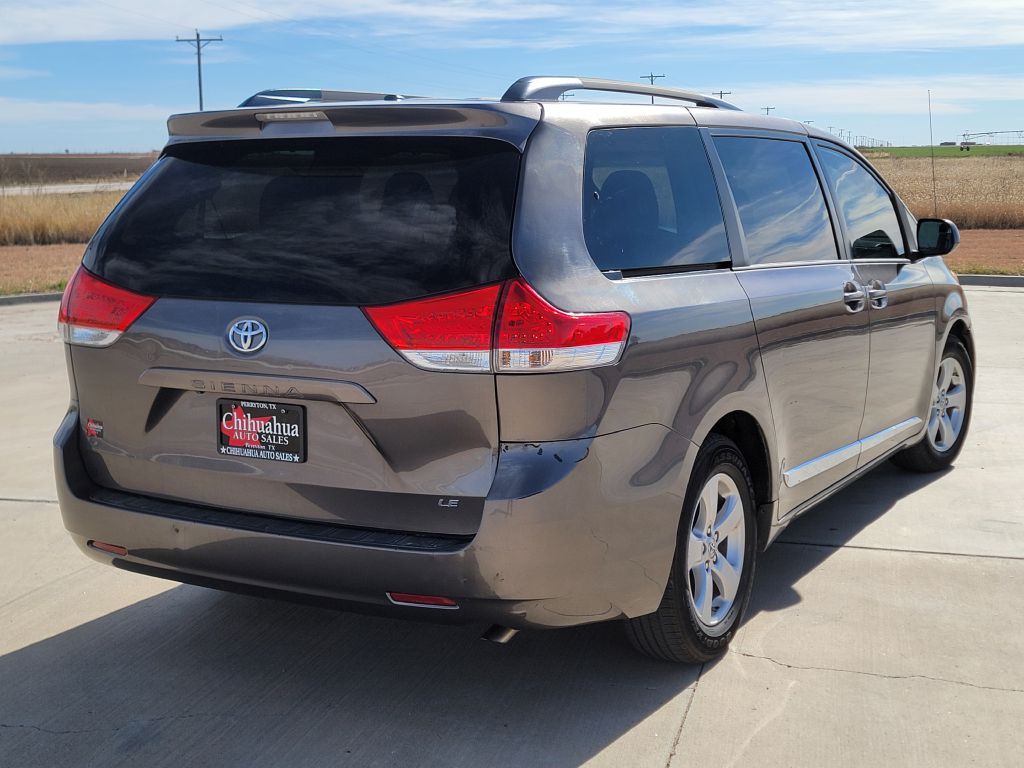 2013 Toyota Sienna Image 4