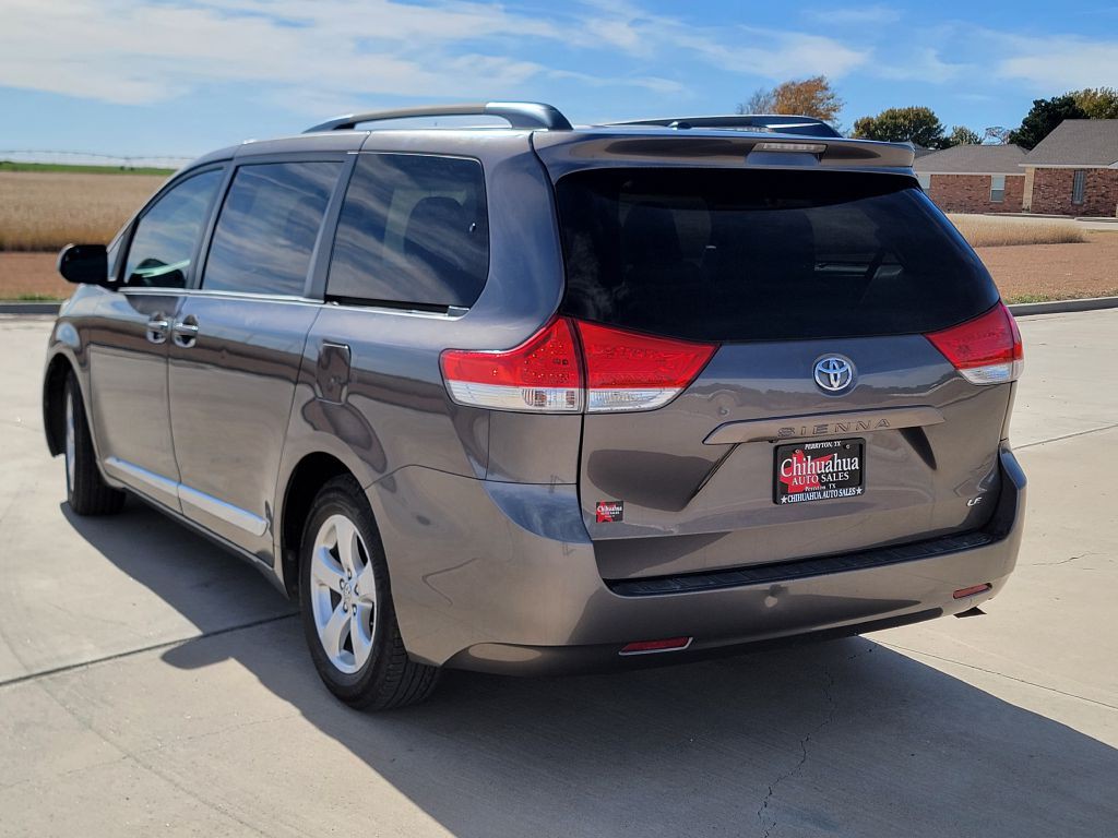 2013 Toyota Sienna Image 5