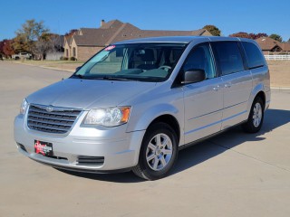Image for 2010 Chrysler Town & Country LX ID: 6995286