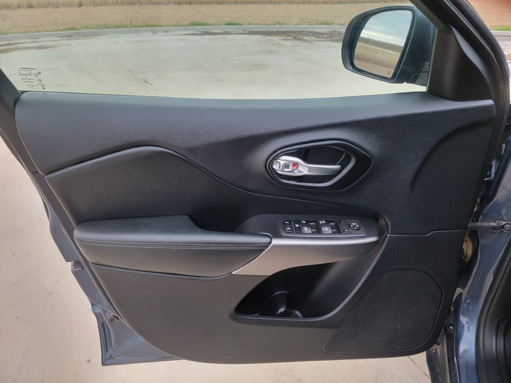 2021 Jeep Cherokee Image 8