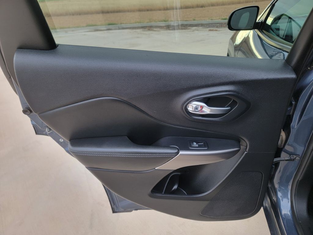 2021 Jeep Cherokee Image 10