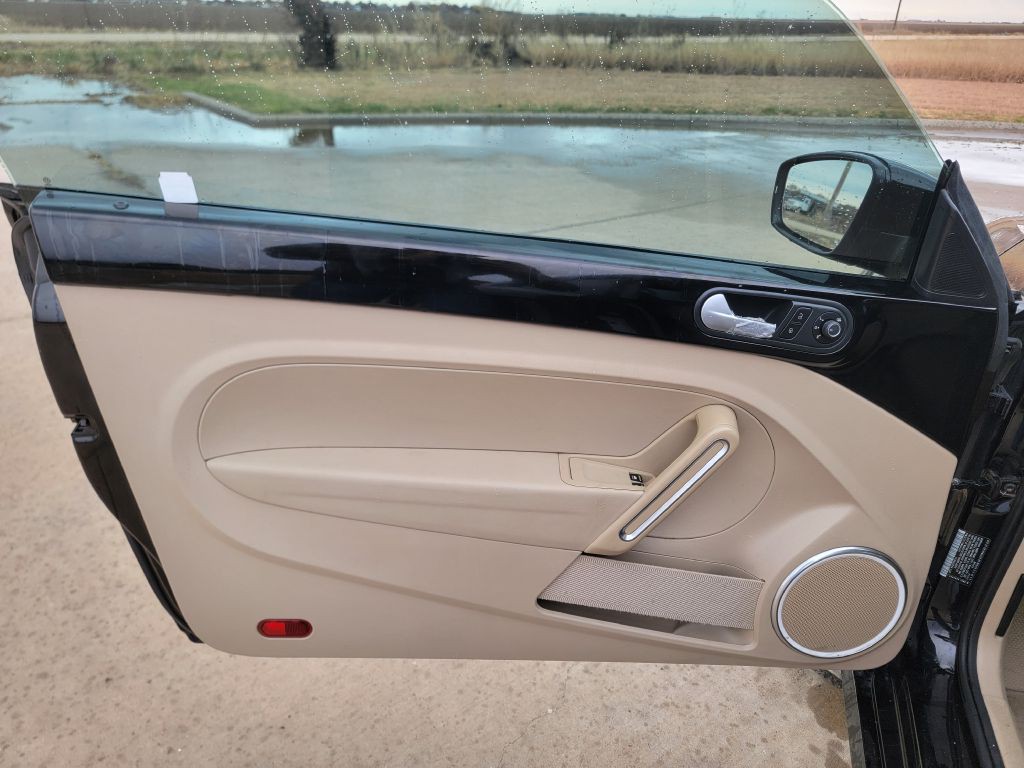 2016 Volkswagen Beetle Image 8