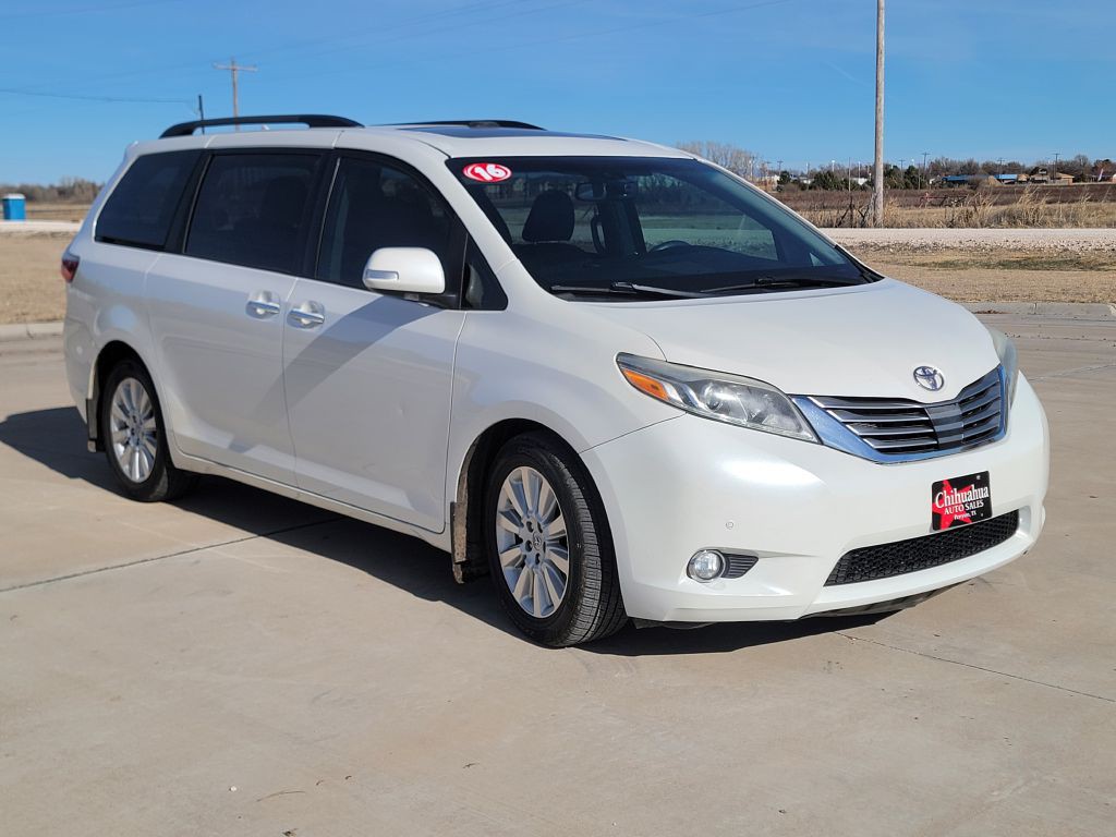 2016 Toyota Sienna Image 2