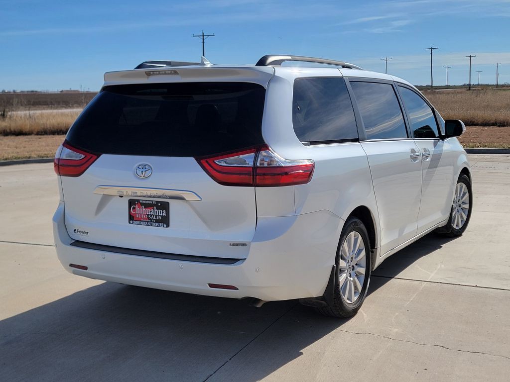 2016 Toyota Sienna Image 4
