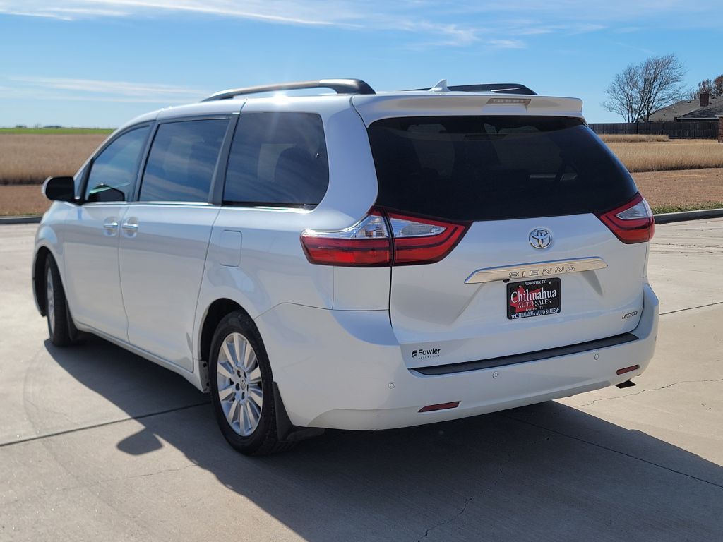 2016 Toyota Sienna Image 5