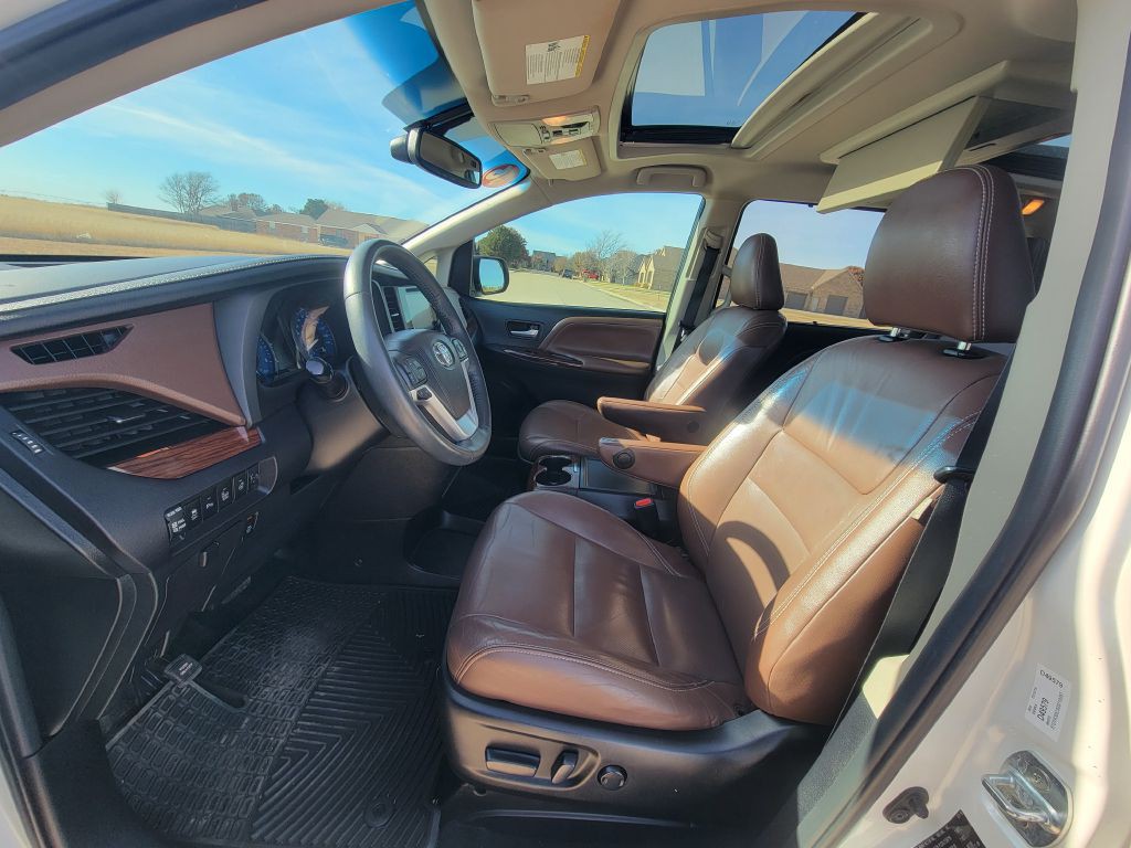 2016 Toyota Sienna Image 7