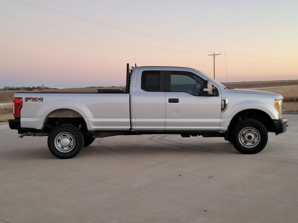 2017 Ford F-250 Image 3