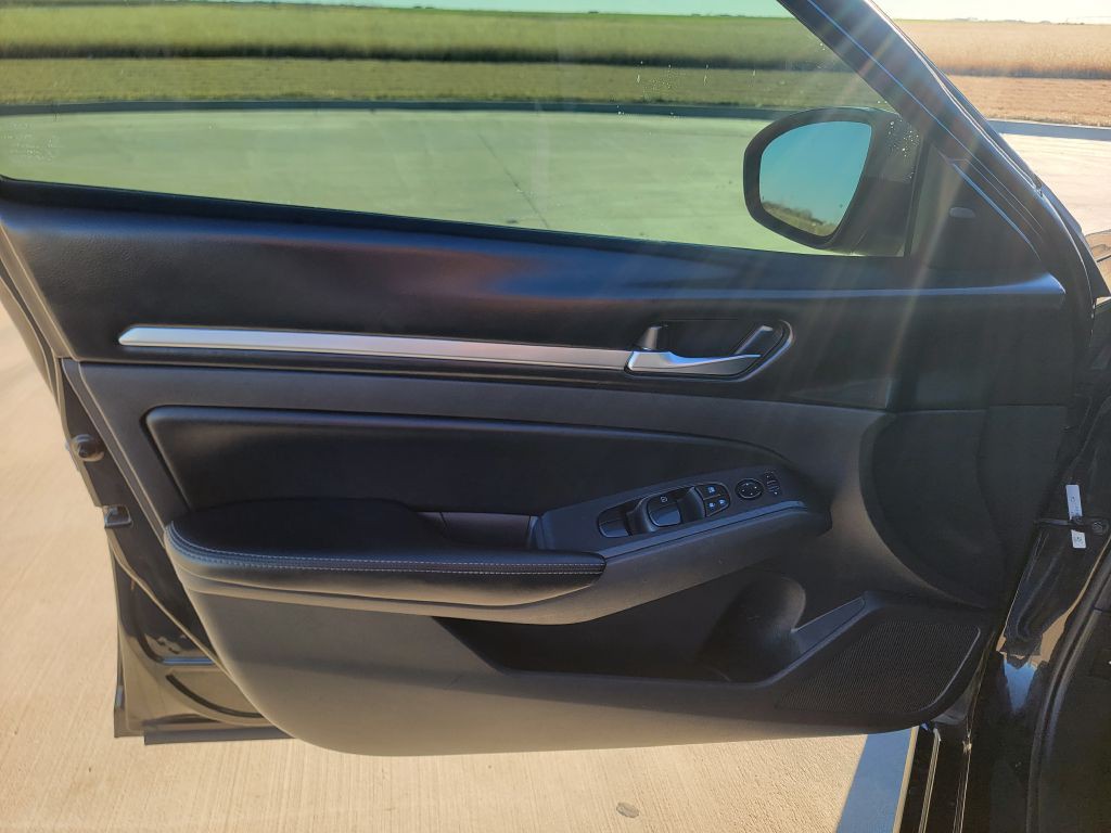 2022 Nissan Altima Image 8