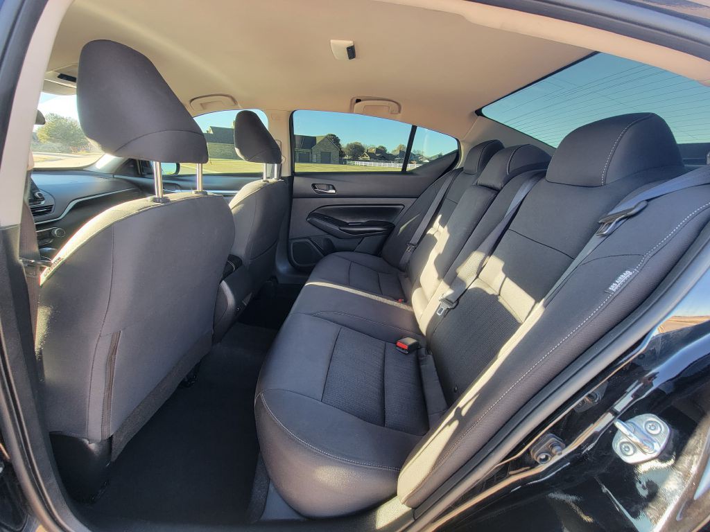 2022 Nissan Altima Image 9