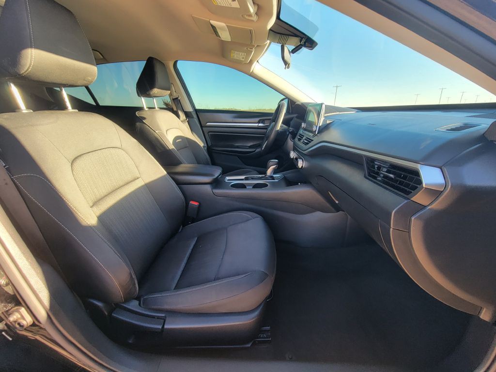 2022 Nissan Altima Image 13