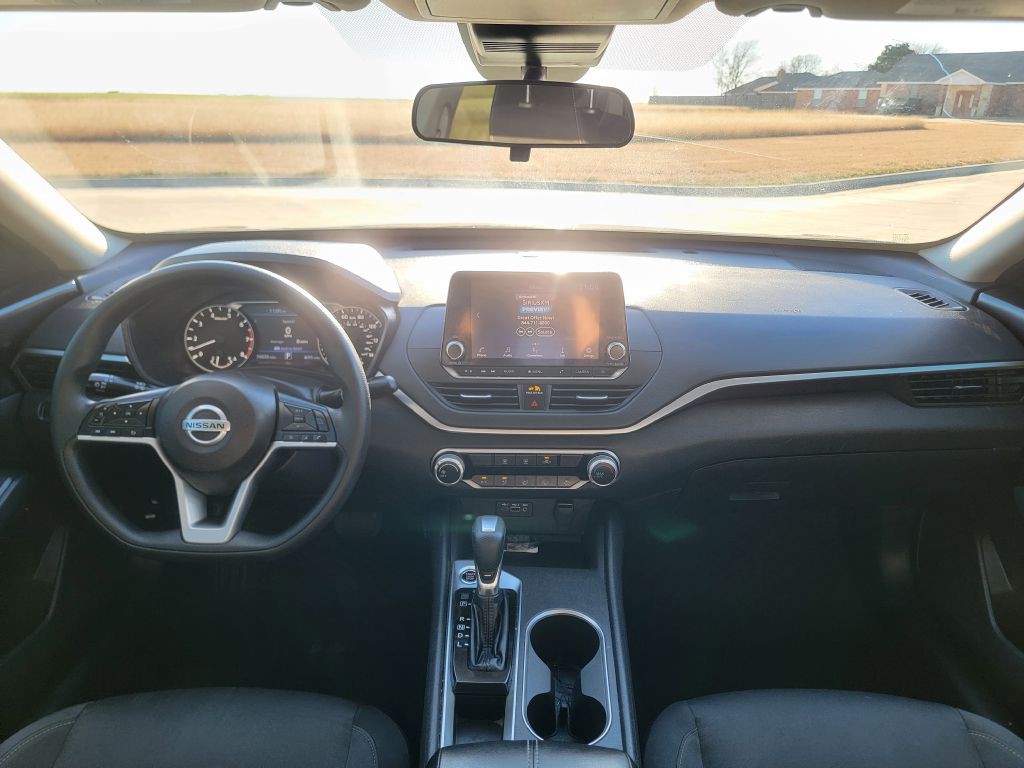 2022 Nissan Altima Image 16