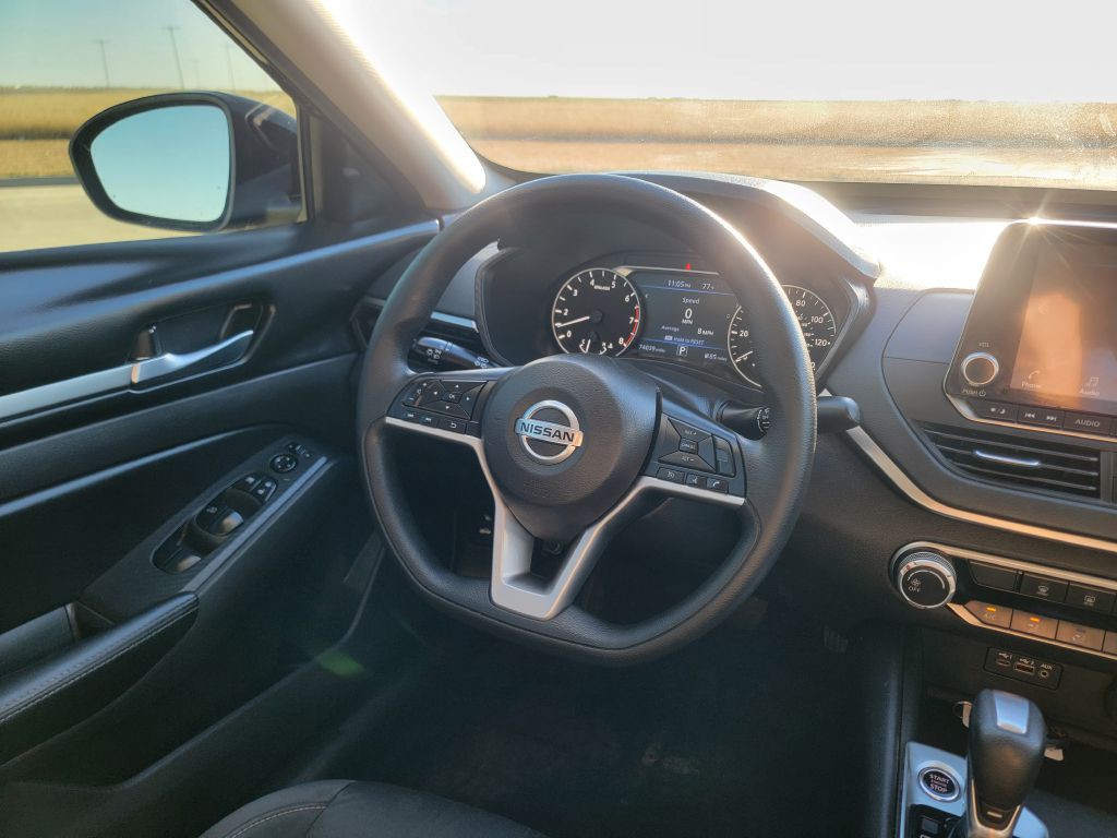 2022 Nissan Altima Image 17