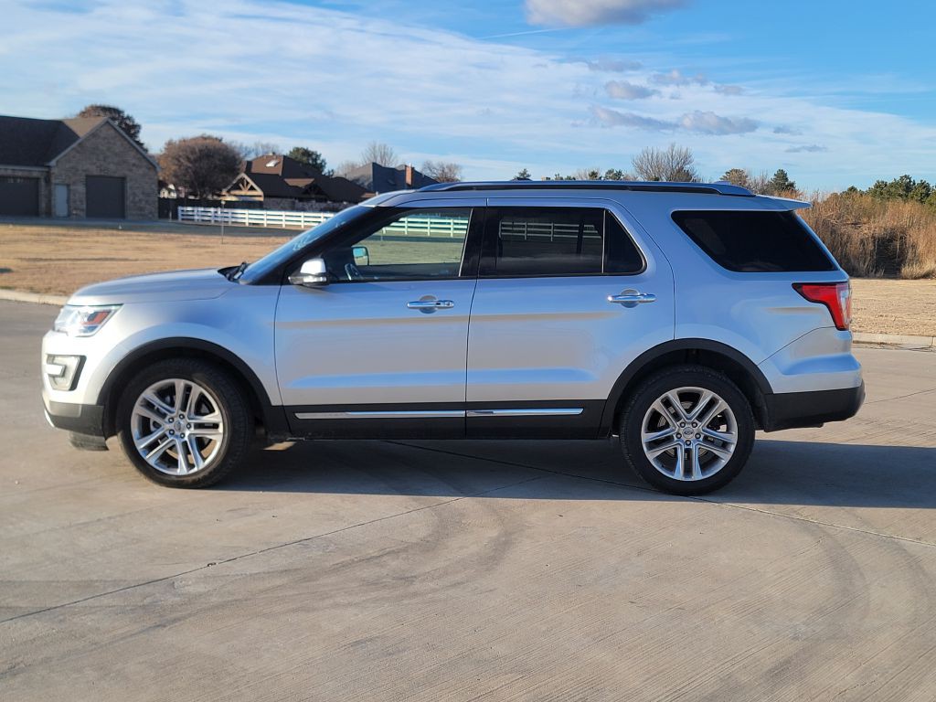 2017 Ford Explorer Image 6