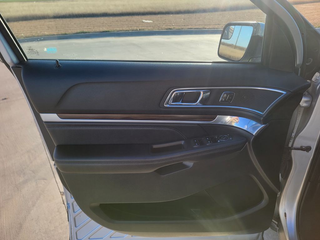 2017 Ford Explorer Image 8