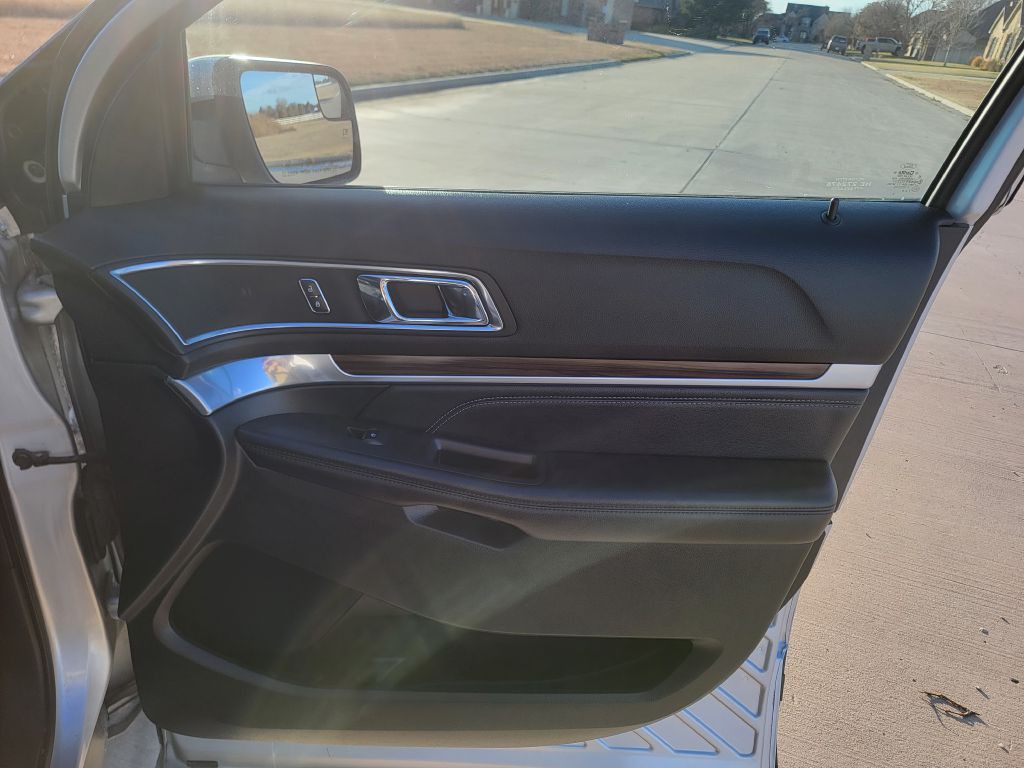 2017 Ford Explorer Image 16