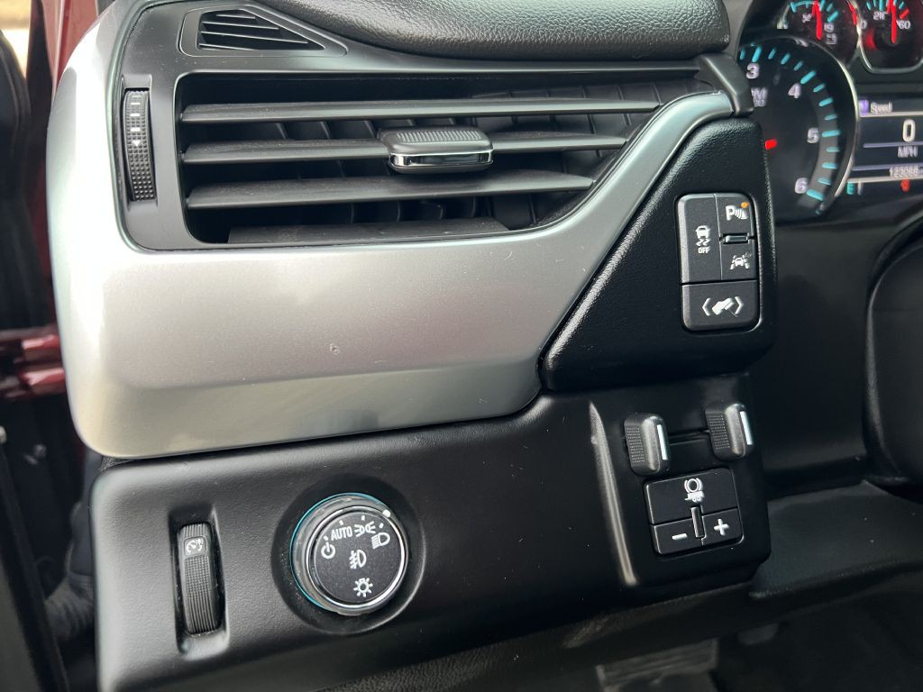 2018 Chevrolet Suburban Image 19