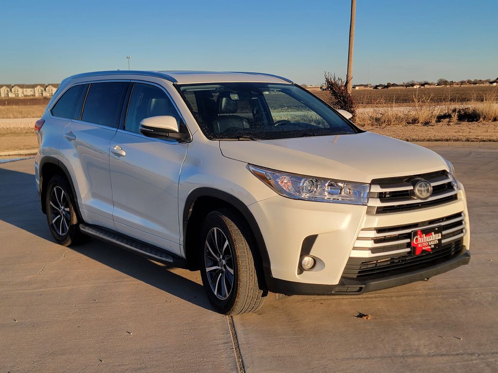 2017 Toyota Highlander Image 2