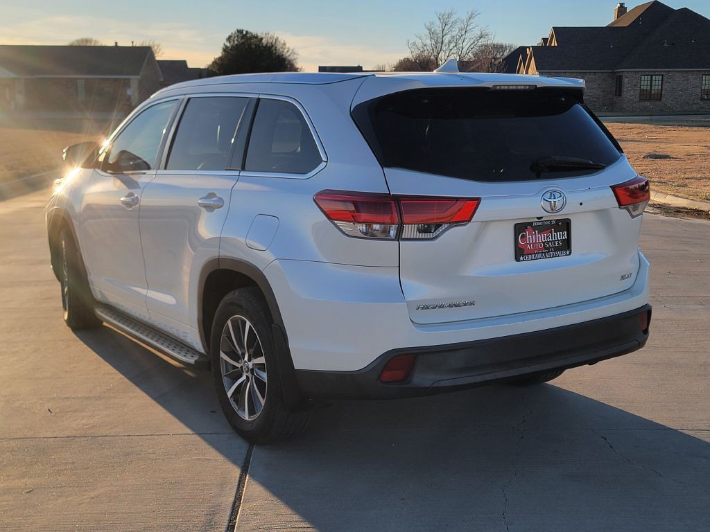 2017 Toyota Highlander Image 5