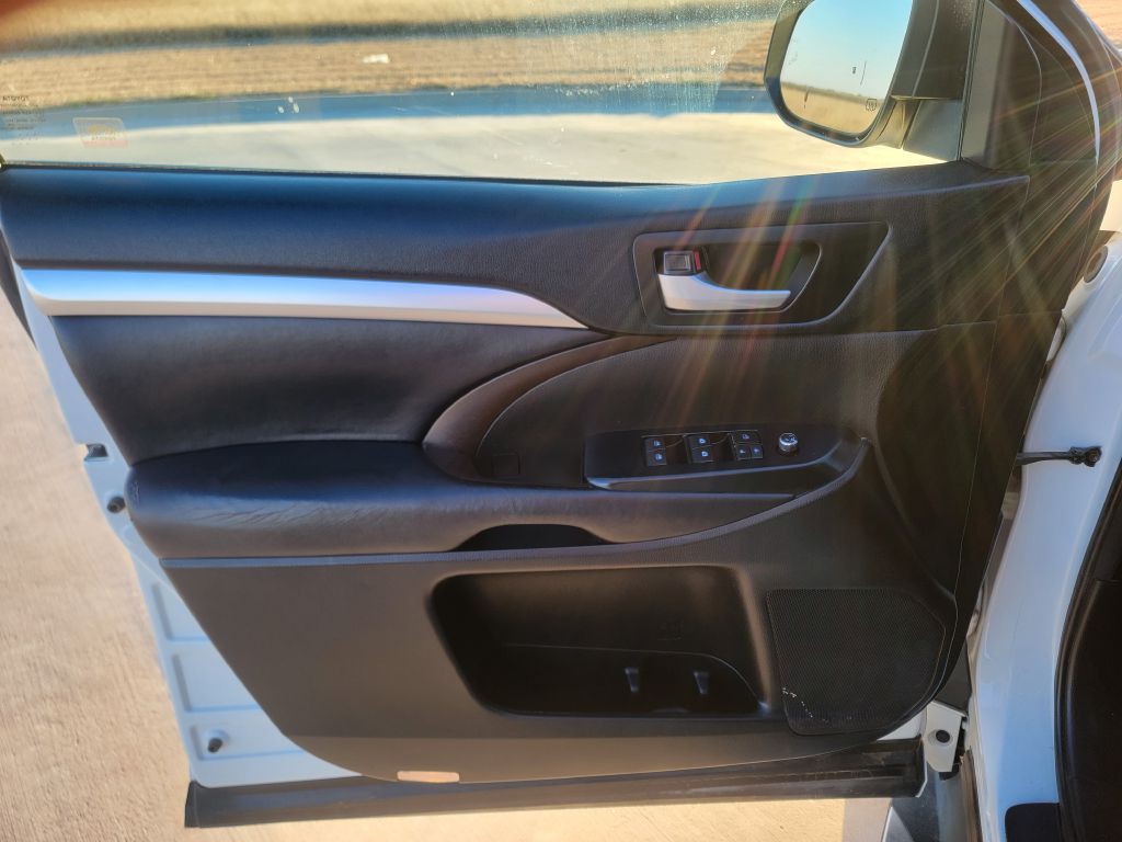 2017 Toyota Highlander Image 8