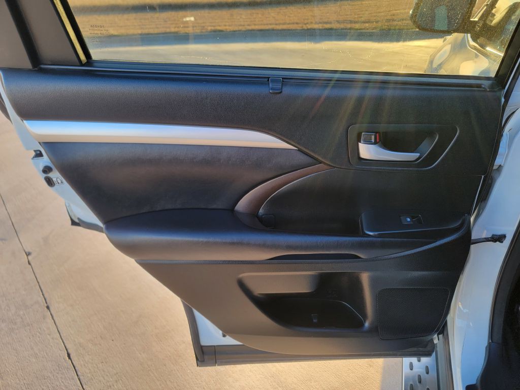 2017 Toyota Highlander Image 10