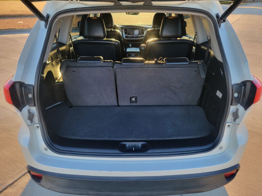 2017 Toyota Highlander Image 12