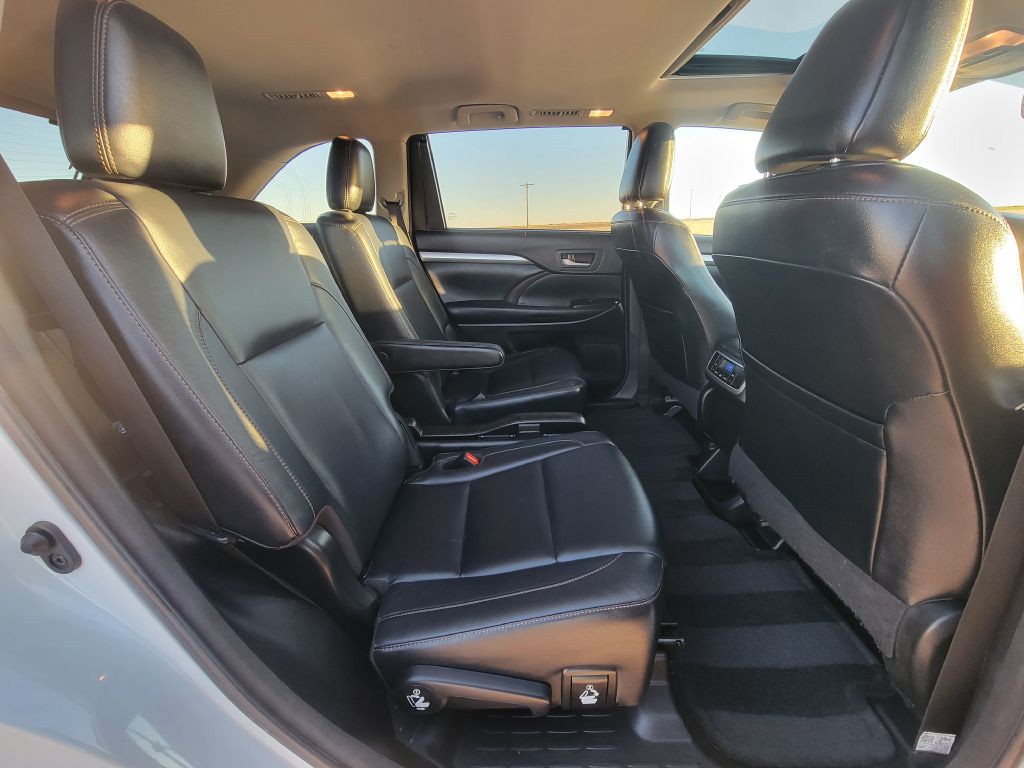 2017 Toyota Highlander Image 13