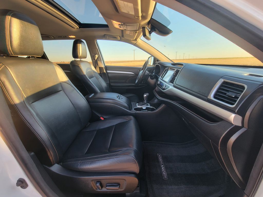 2017 Toyota Highlander Image 15