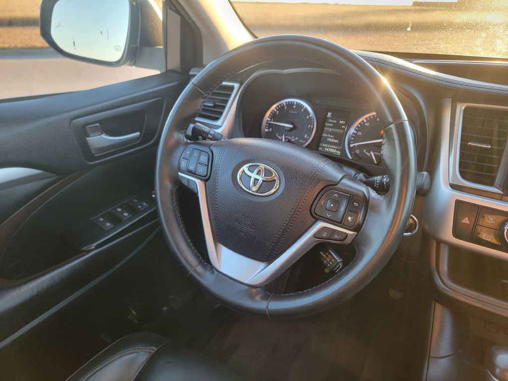 2017 Toyota Highlander Image 19