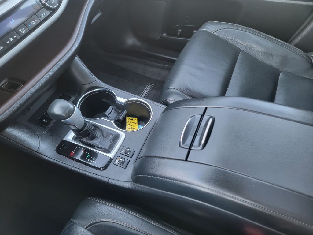 2017 Toyota Highlander Image 22