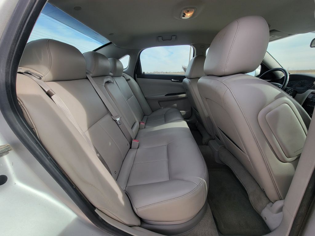 2010 Chevrolet Impala Image 11