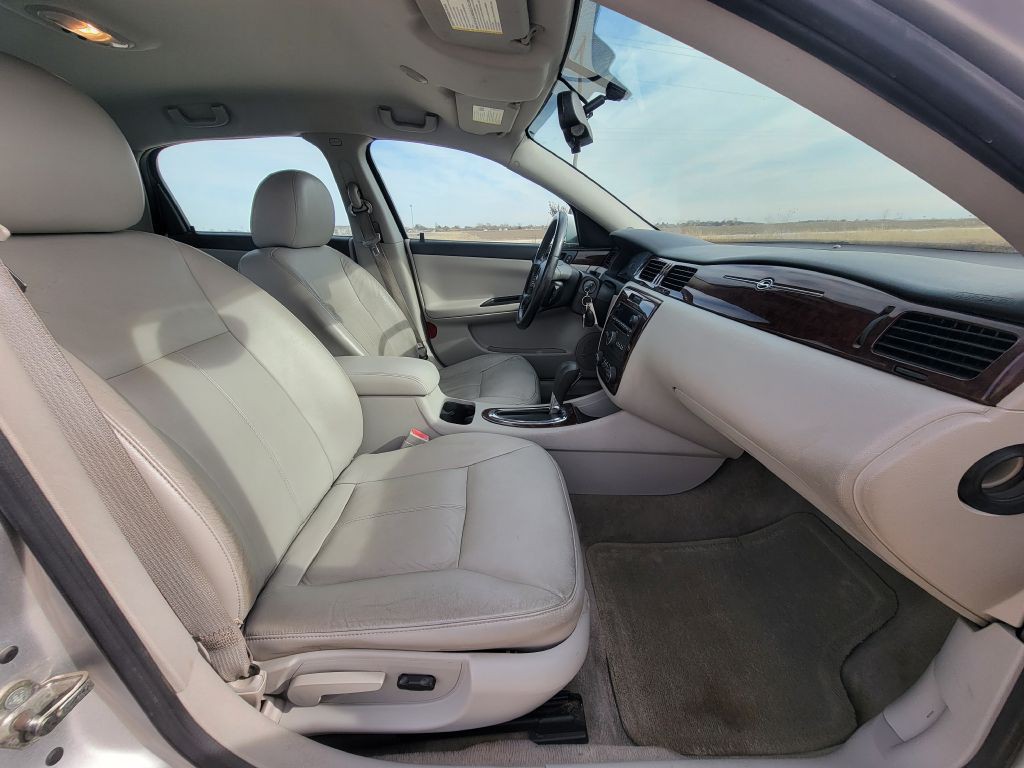 2010 Chevrolet Impala Image 13