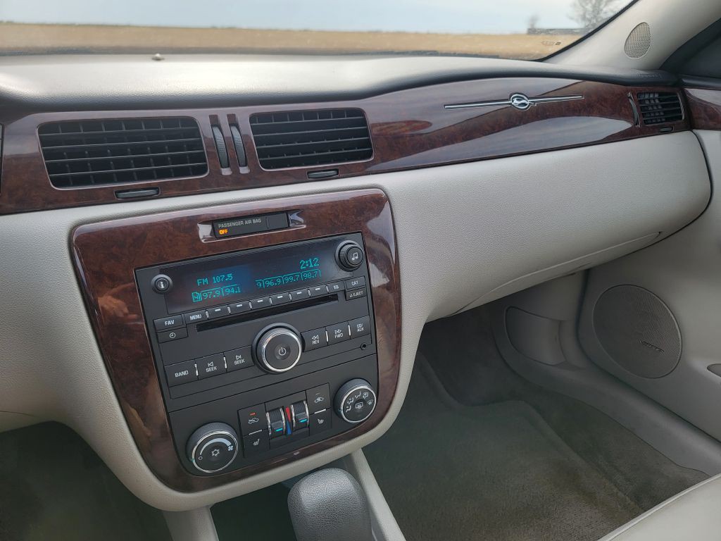 2010 Chevrolet Impala Image 19